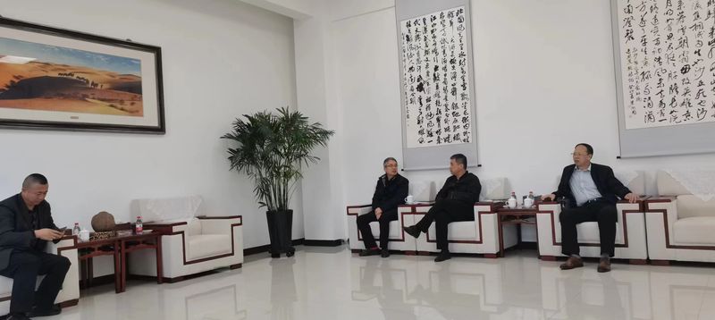 公司與哈密市政府領(lǐng)導(dǎo)洽談公司新疆發(fā)展思路，加大助力新疆能源發(fā)展！